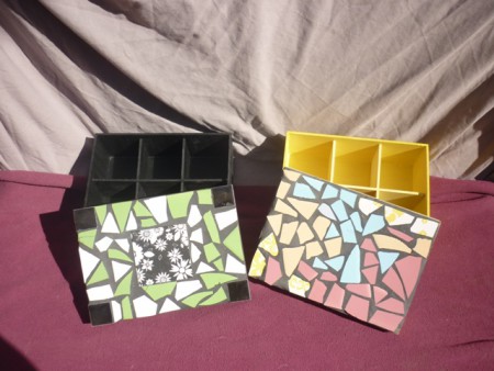 Cajas de té de 6 compartimientos revestidas en cerámicos con la técnica del trencadís.